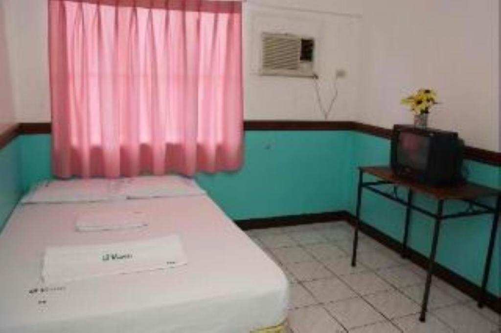 Gv Hotel - Camiguin Мамбаджао Стая снимка