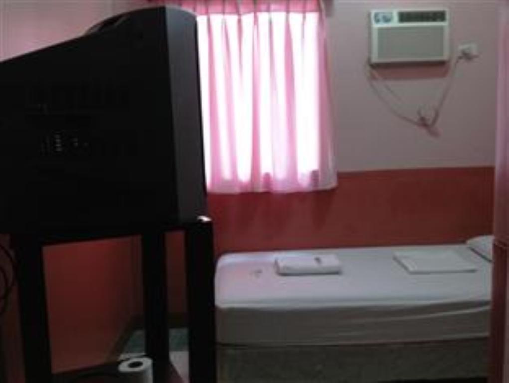 Gv Hotel - Camiguin Мамбаджао Екстериор снимка